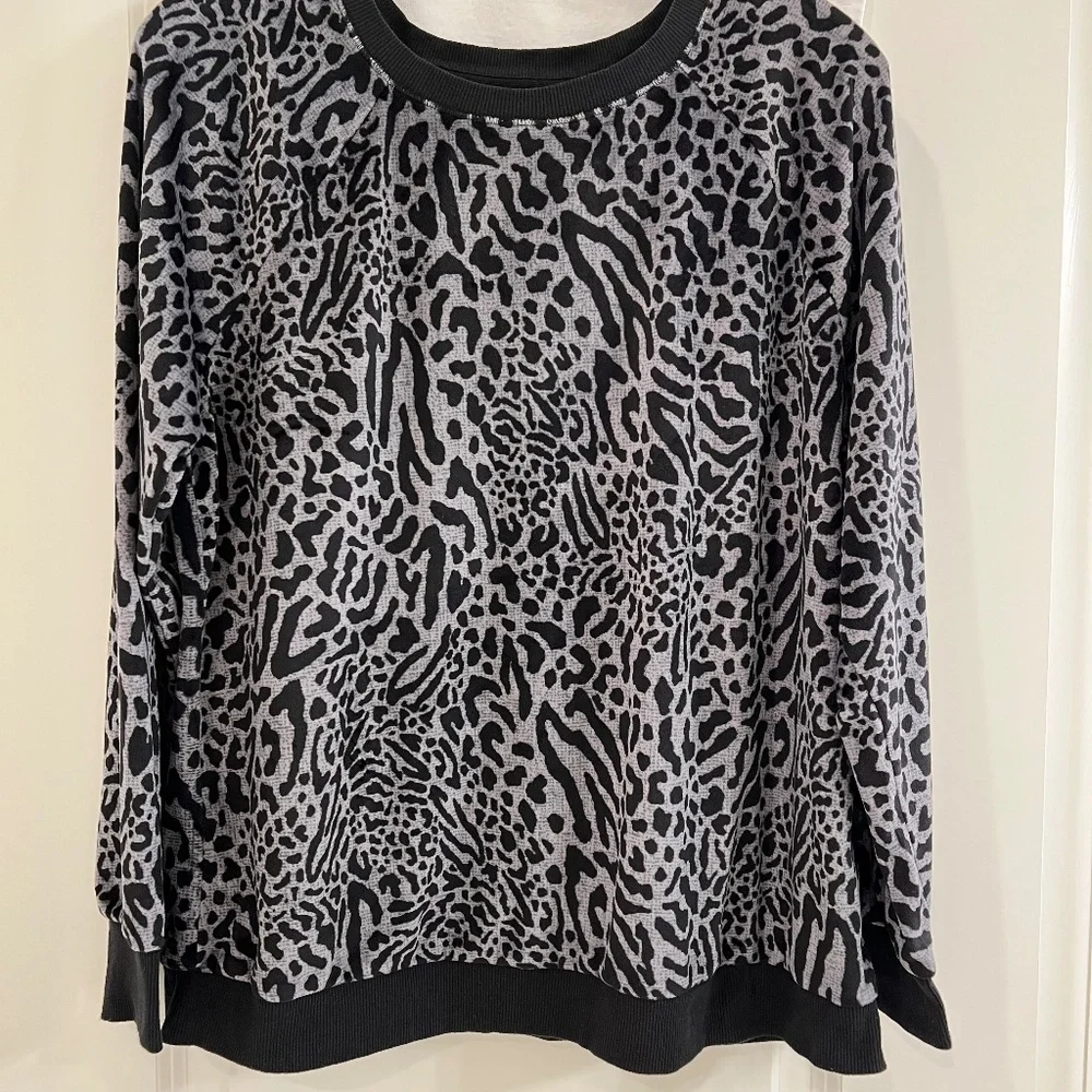 Secret Treasures Long Sleeve Animal Print Blouse--Size Large (12-14) - Picture 1 of 5